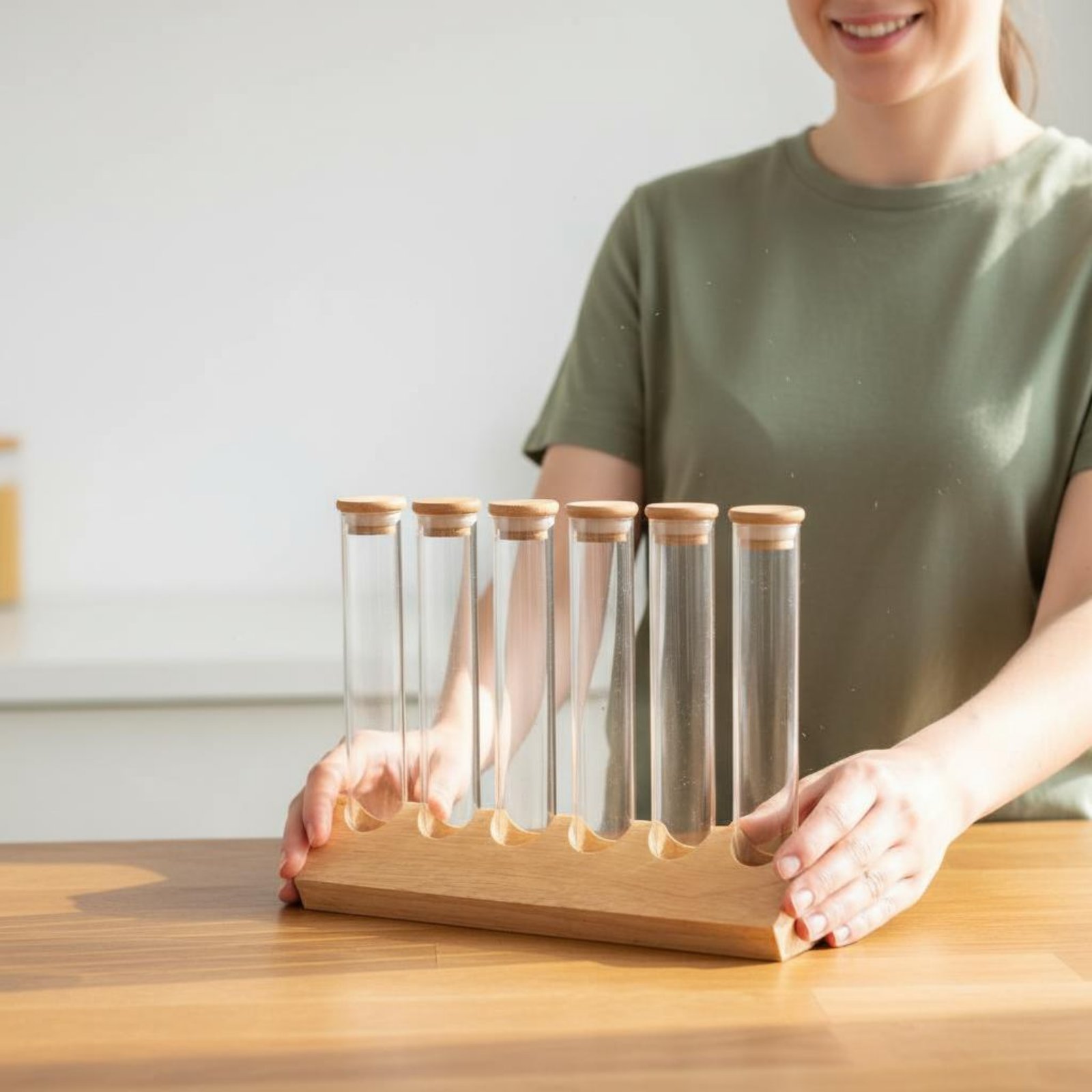 Display Stand Wood - مجموعة حاويات زجاجية مع حامل خشبي
